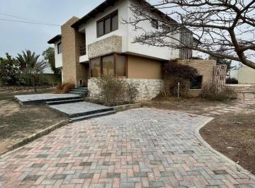 Terreno / Lote · 572m² · 4 Dormitorios · 6 Estacionamientos · Terreno en El Sol de La Molina