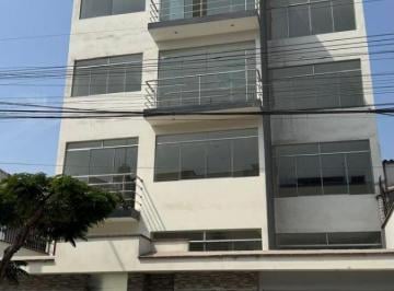Departamento de 4 habitaciones, Lima · Amplio Dpto en Urb Las Gardenias - Surco