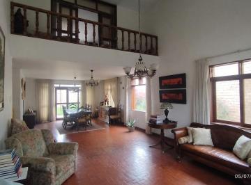 Casa · 311m² · 4 Dormitorios · 4 Estacionamientos · Venta de Casa de 531 m² en Mala Cañete