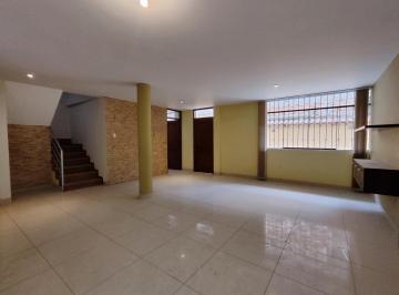 Casa · 236m² · 3 Dormitorios · 1 Estacionamiento · Casa en Baños del Inca