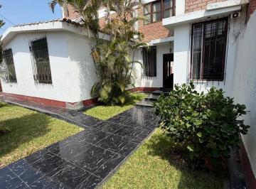 Casa · 795m² · 5 Dormitorios · 1 Estacionamiento · Vendo Linda Casa - Local en Urb. Las Viñas, Chincha Alta