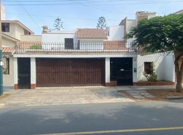 Casa · 300m² · Casa en Frente a Parque - Urb. Chama - Suco