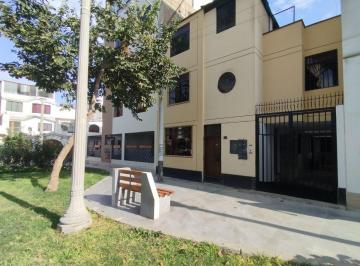 Casa de 3 habitaciones, Trujillo · Frente a Parque Casa de 150 m² en Condominio, San Andrés V - Etapa. 3 Dorm, 2½ Baños, Patio y Terraza.