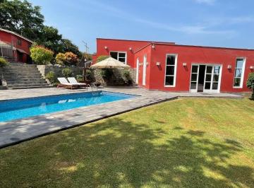 Casa · 400m² · 3 Dormitorios · 4 Estacionamientos · Casa en Venta en Santiago de Surco