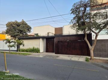 Casa de 4 habitaciones, Lima · Santiago de Surco / Linda Casa en Venta / Alt. Cuadra 18 Av Primavera