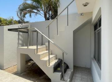 Casa · 360m² · 5 Dormitorios · 1 Estacionamiento · Vendo Linda Casa en Urb. Magisterial, Chincha