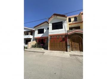 Casa · 243m² · 5 Dormitorios · Casa en Venta en Urb. Daniel Alcides carrión.(G. Yalico)