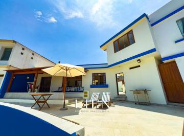 Casa de playa · 410m² · 5 Dormitorios · 4 Estacionamientos · Independiente Papeles en Regla - 1ra Fila 410 m²