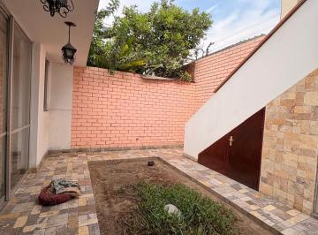 Casa de 4 habitaciones, Lima · Casa de 4 Dorm., Estudio y Doble Jardín en Salamanca de Monterrico