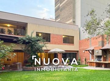Casa · 416m² · 5 Dormitorios · 2 Estacionamientos · Venta de Casa Remodelada en Surco, Holguin