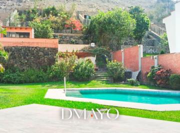 Casa · 350m² · 3 Dormitorios · 4 Estacionamientos · Venta de Casa 560 m² con Piscina, Jardín Área de Parrilla en Rinconada del Lago