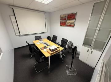 Local comercial · 245m² · 2 Estacionamientos · Alquilo Local Para Almacen y Oficinas de 245 m² en Chorrillos