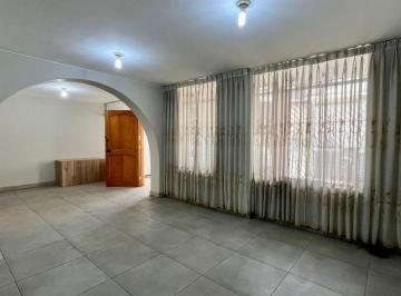 Departamento · 140m² · 3 Dormitorios · 1 Estacionamiento · Departamento en Venta en San Juan de Miraflores, Primer Piso Frente a Parque con Excelente Ubicación