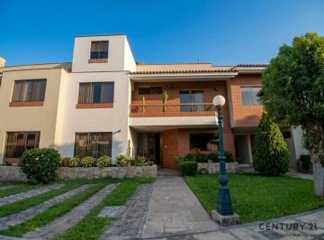 Casa · 350m² · 5 Dormitorios · 2 Estacionamientos · Casa de La Mlina en Alquiler 3 Pisos y Amoblado Condominio Cerrado en La Molina Vieja