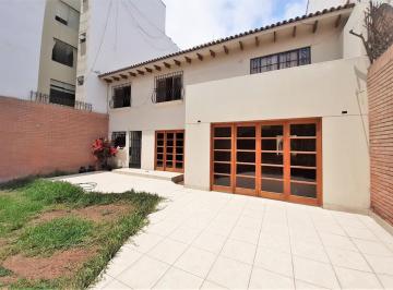 Casa · 310m² · 4 Dormitorios · 2 Estacionamientos · Casa - La Castellana