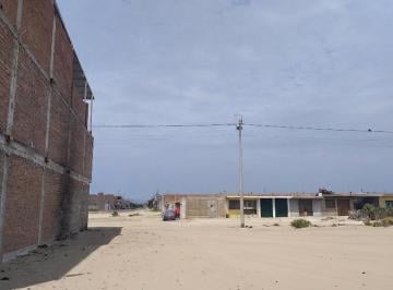 Terreno / Lote , Santa · Terreno en Av, Frente a Mercado Villa Sur