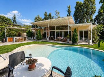 Casa · 230m² · 4 Dormitorios · 4 Estacionamientos · Casa de Campo en Cieneguilla
