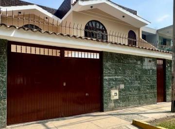 Casa de 5 habitaciones, Lima · Casa en Venta en Comas Frente a Parque Urb. San Felipe