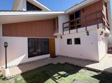 Casa de 3 habitaciones, Arequipa · Vendo Casa de 450 m² Para Proyecto o Vivienda en El Palacio Sachaca
