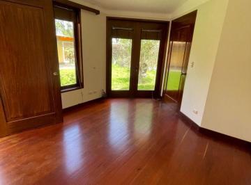 Casa de 3 habitaciones, Arequipa · Casa con Piscina Temperdada y Rodeada de Jardines en Challapampa