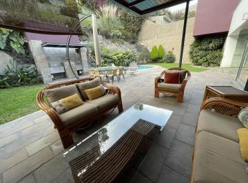 Casa · 421m² · 4 Dormitorios · 4 Estacionamientos · La Planicie | Casa Diseñada por El Arq. Domenack con Piscina y Jardín”.