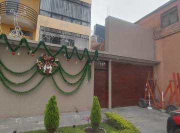 Casa · 210m² · 3 Dormitorios · 1 Estacionamiento · Alquilo Casa en Surquillo