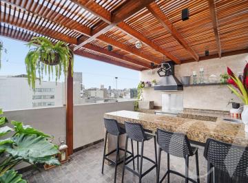 Departamento · 352m² · 4 Dormitorios · 3 Estacionamientos · Bello Penthouse Duplex en Venta con Terraza y Piscina, Miraflores Limite San Isidro