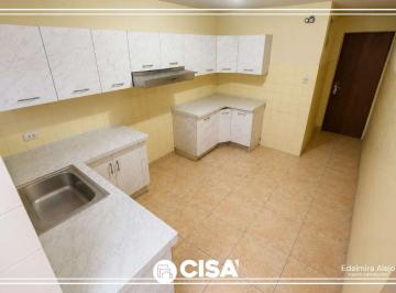 Casa · 160m² · 7 Dormitorios · 1 Estacionamiento · Casa Rentable en Santa Catalina | 3 Unidades Independientes + Cochera | Zona Privada y Segura