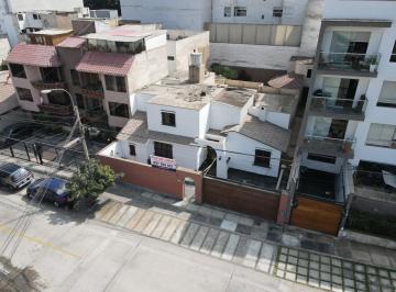 Casa · 445m² · 5 Dormitorios · 3 Estacionamientos · Casa en Venta de 5 Dorm.