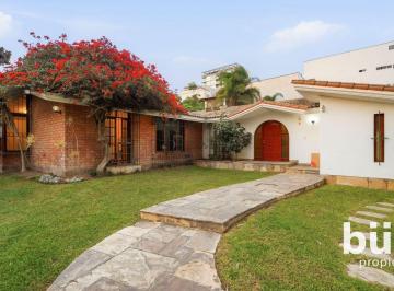 Casa de 3 habitaciones, Lima · Casa con Amplio Terreno en Venta Frente Museo de Oro, Surco