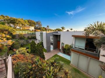 Casa · 1000m² · 6 Dormitorios · 8 Estacionamientos · Espectacular Residencia en Las Casuarinas de Lujo