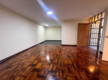 Casa · 174m² · 3 Dormitorios · 2 Estacionamientos · Casa en Alquiler - 2 Estacionamientos - No Paga Mantenimiento