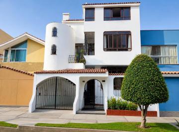 Casa de 7 habitaciones, Lima · Venta de Casa en San Miguel. Pando. Bajo de Precio!