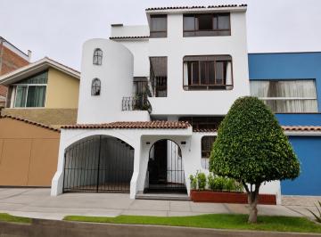 Casa de 7 habitaciones, Lima · Venta de Casa en San Miguel. Pando. Bajo de Precio!