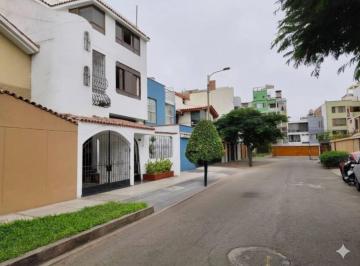 Casa de 7 habitaciones, Lima · Venta de Casa en San Miguel. Pando. Bajo de Precio!