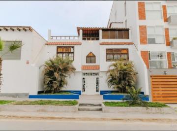Casa · 240m² · 7 Dormitorios · 3 Estacionamientos · ¡Casa de Playa Única en Punta Hermosa!