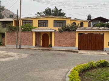 Casa de 7 habitaciones, Lima · Casa: 2depas con Amplios Jardines