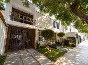 Casa · 287m² · 4 Dormitorios · 3 Estacionamientos · ¡La Ubicación Que Buscabas Para Vivir o Invertir en San Miguel!