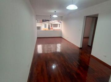 Departamento de 2 habitaciones, Lima · Dpto. C/2 Dorm. y 1 de Servicio, C/cochera, 3er Piso Vista a La Calle a 1 Cdra. Pque. S. Martin