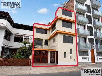 Otros · 303m² · 8 Dormitorios · 1 Estacionamiento · Venta de Edificio Frente a Parque en Sjm
