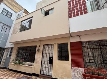 Casa · 120m² · 6 Dormitorios · Casa en Venta en Lince Cerca Al Parque Ramon Castilla