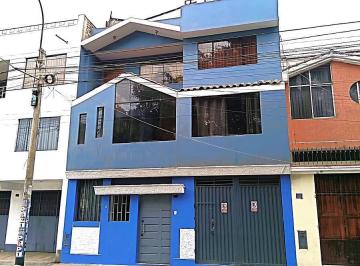Casa · 160m² · 1 Estacionamiento · Casa a La Venta en Santa Anita