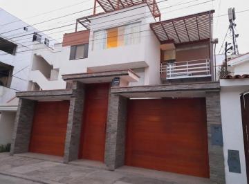 Departamento · 253m² · 4 Dormitorios · 2 Estacionamientos · ¡Alquila un Hermoso Dúplex con Estilo de Casa en Lomas del Pilar – Santiago de Surco!