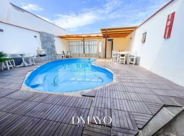 Casa · 500m² · 5 Dormitorios · 2 Estacionamientos · Casa con Piscina y 5 Dorm. con Baño Incorporado en 1a Línea