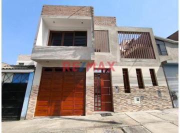 Casa de 6 habitaciones, Lima · Casa Moderna de 2 Años con Cimientos Para 5 Pisos - Invierte Hoy en La Zona de Mayor Crecimiento de Sj