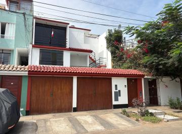 Departamento de 3 habitaciones, Lima · Vendo Dpto Frente a Parque en Chorrillos Cedros de Villa, 3er Piso, 135 m², 3dorms, Cochera Opcional