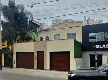 Local comercial · 240m² · 4 Dormitorios · 3 Estacionamientos · Alquiler de Local Comercial en Miraflores, Puerta a La Calle