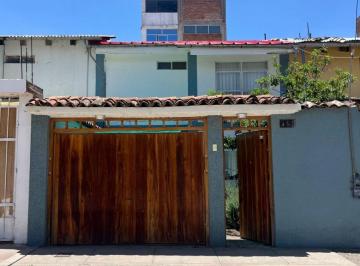 Casa de 4 habitaciones, Huancayo · Linda Casa en Pio Pata Cerca a Parque