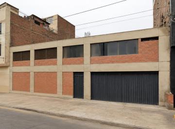 Local comercial · 426m² · 4 Estacionamientos · Venta de Local Empresarial en Ate | Ideal Para Producción, Almacén y Oficinas