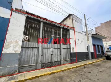 Casa · 215m² · ¡Invierte Donde El Valor Sigue Creciendo! Casa de 215 m² a Pasos del Malecón de Chorrillos